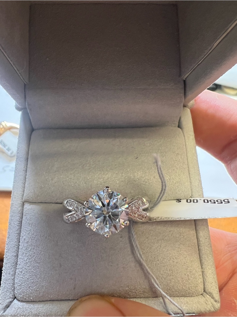 Classic Engagement ring 18k white gold 2.10 carat total weight